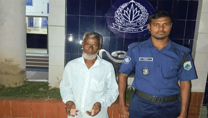 নিয়ামতপুরে  ১৭টি  ট্যাপেন্টাডল ট্যাবলেটসহ মাদক কারবারী গ্রেপ্তার