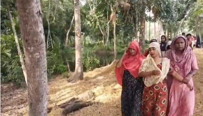 ঝালকাঠিতে কুপিয়ে হত্যার পর যুবকের মরদেহ পুকুরে ফেলে গেলো দুর্বৃত্তরা