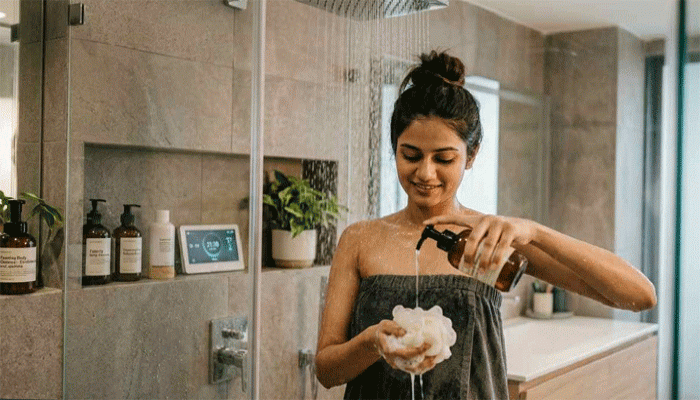 ত্বকের ধরন বুঝে বাড়িতে তৈরি করুন গায়ে মাখার ‘ক্লিনজার’