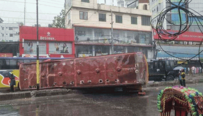 ঢাকার নর্দায় সড়ক দুর্ঘটনায় নিহত বেড়ে ৩