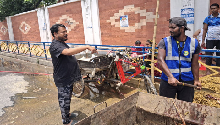 রাজশাহীর ৩০ ওয়ার্ডে একযোগে কোরবানির বর্জ্য অপসারণ কার্যক্রম শুরু