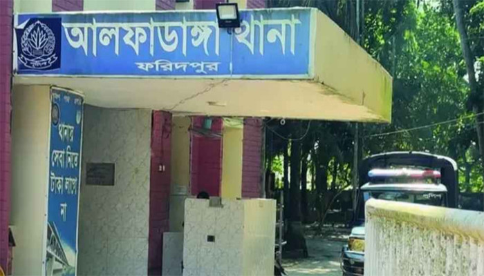 বিয়ে করতে না পেরে ছেলের বিরুদ্ধে মাকে কুপিয়ে হত্যারা অভিযোগ