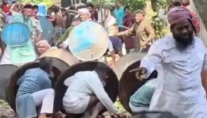 মাংস বণ্টন মসজিদে নাকি বাড়িতে— বিতর্কে সংঘর্ষ, ঈদ জামাত পণ্ড
