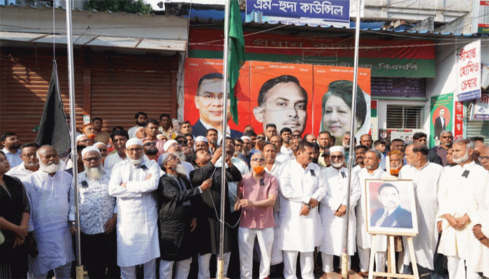 শহীদ রাষ্ট্রপতি জিয়াউর রহমানের ৪৫তম শাহাদত বার্ষিকী উপলক্ষে রাজশাহীতে পতাকা অর্ধনমিত ও কালো পতাকা উত্তোলন