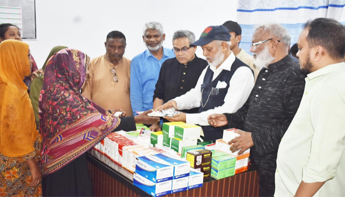 জিয়াউর রহমানের ৪৫তম শাহাদাৎ বার্ষিকী উপলক্ষে বাগবাড়ী'তে ফ্রি মেডিক্যাল ক্যাম্প ও ঔষধ বিতরণ