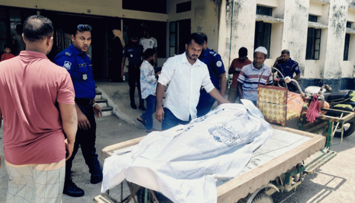 কুয়াকাটায় মোটরসাইকেলে ঘুরতে বেরিয়ে পর্যটকের মৃত্যু