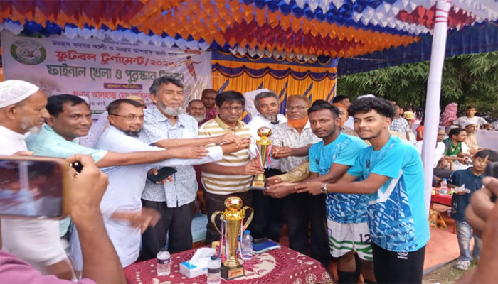 ​পীরগঞ্জ মিলন সংঘের আয়োজনে ফুটবল  ফাইনাল খেলা অনুষ্ঠিত।