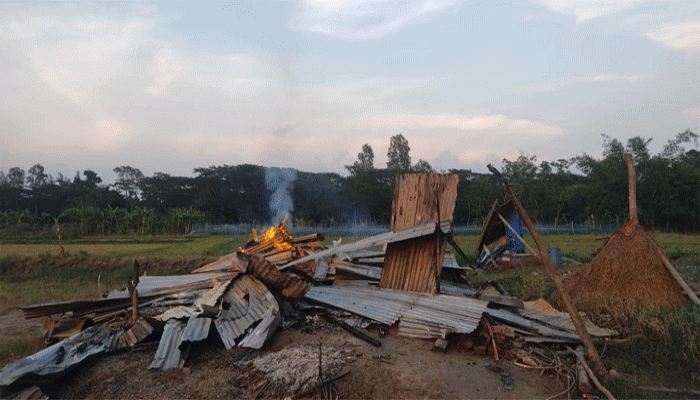নোয়াখালীতে বর্গাচাষীর ঘরে হামলা-ভাঙচুর ও অগ্নিসংযোগের অভিযোগ, গর্ভবতী নারীসহ আহত ৬