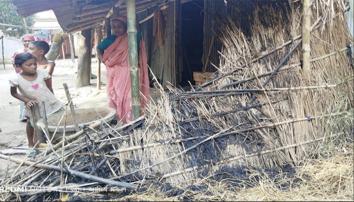 পূর্ব বিরোধের জের ধরে গাবতলীতে ইট পাটকেল নিক্ষেপ থানায় অভিযোগ দায়ের