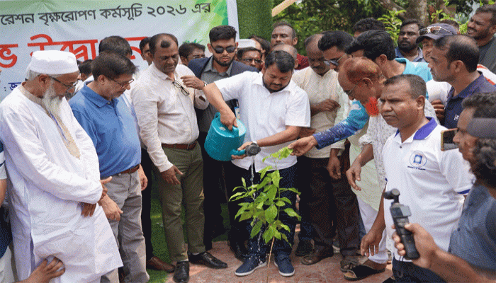 রাজশাহীতে ২ লাখ ৫০ হাজার গাছ লাগানোর লক্ষ্যমাত্রা নিয়ে বৃক্ষরোপণ কর্মসূচির উদ্বোধন করলেন রাসিক প্রশাসক