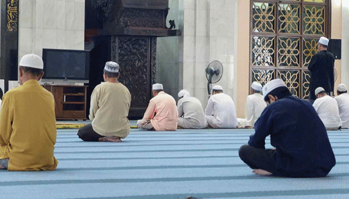 মসজিদে সালাত শেষে অবস্থানেও রয়েছে বিশেষ ফজিলত