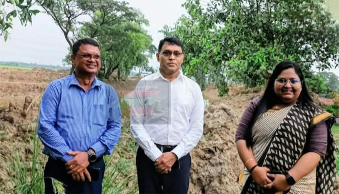 তানোরে বিভিন্ন উন্নয়ন কাজ পরিদর্শনে(ডিসি)শহিদুল ইসলাম