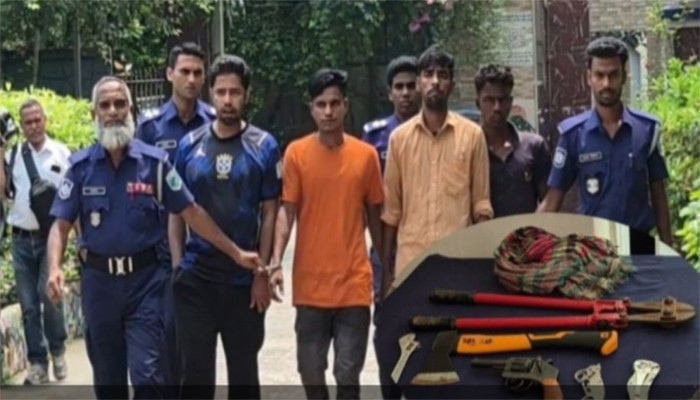 রাজশাহীতে চরবাসীর বিক্ষোভ খেয়াঘাটের ইজারা বাতিলের দাবি