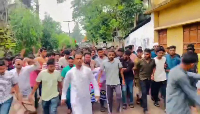 নোয়াখালীতে নিষিদ্ধ ছাত্রলীগের বিক্ষোভ