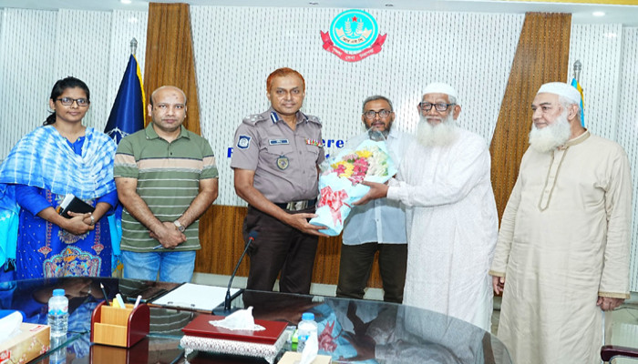 রাজশাহীতে অবসরপ্রাপ্ত পুলিশ কর্মকর্তাদের সঙ্গে আরএমপি কমিশনারের মতবিনিময় সভা