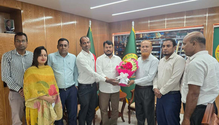 রাসিক প্রশাসকের সঙ্গে জনতা ব্যাংকের জিএমের সৌজন্য সাক্ষাৎ
