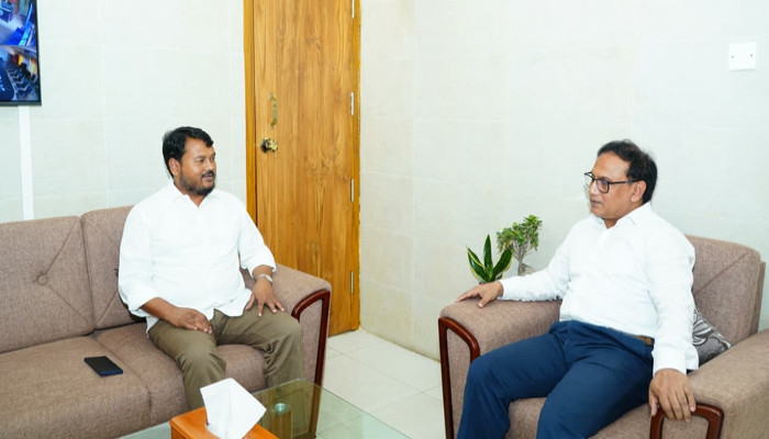রাজশাহী বিভাগীয় কমিশনারের সঙ্গে রাসিক প্রশাসকের সৌজন্য সাক্ষাৎ