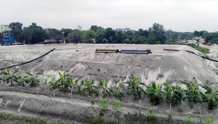 রানীনগর বালুমহাল দখলের অভিযোগ, সাড়ে ১১ কোটি টাকা ফেরত চাইলেন ইজারাদার