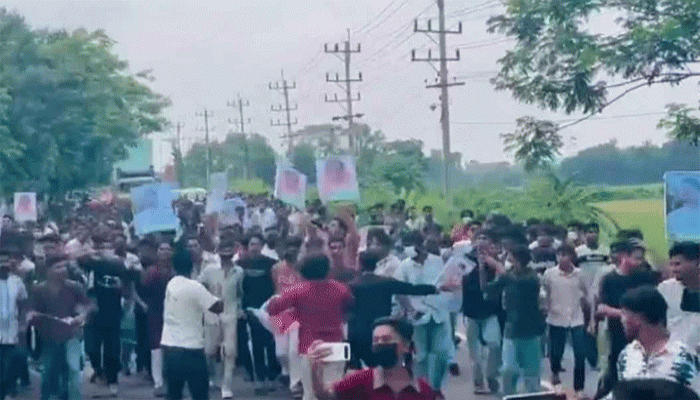 ঢাকা-চট্রগ্রাম মহাসড়কে ছাত্রলীগের ঝটিকা মিছিল, আটক ৪৫