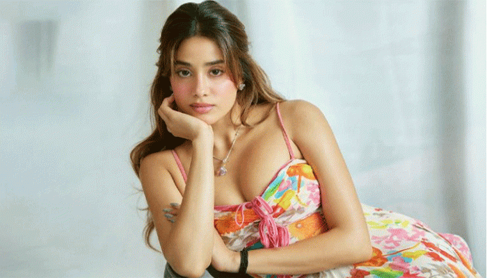 ‘সেটে মা থাকলে অনেক কিছুই এড়ানো যায়’: জাহ্নবী