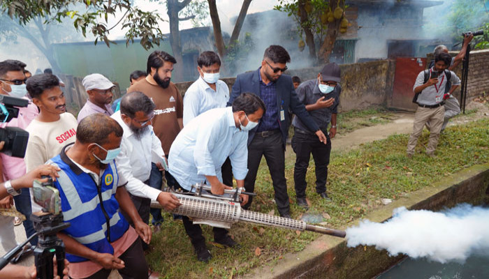 ডেঙ্গু প্রতিরোধে রাসিকের দুই সপ্তাহব্যাপী বিশেষ পরিচ্ছন্নতা ও ফগার স্প্রে কার্যক্রম শুরু