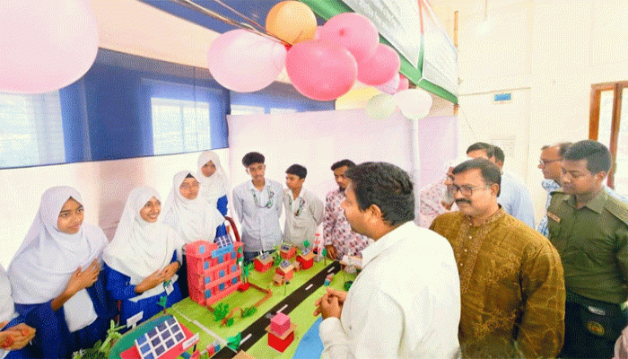 সিংড়ায় স্টার্টআপ বিজ্ঞান প্রকল্প ও উদ্ভাবনী ধারণা প্রদর্শন