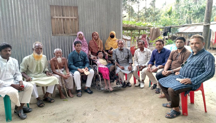 প্রতিবন্ধী সুরাইয়া আক্তার উর্মির পরিবারকে বিএনপি নেতা লালুর আর্থিক সহায়তা