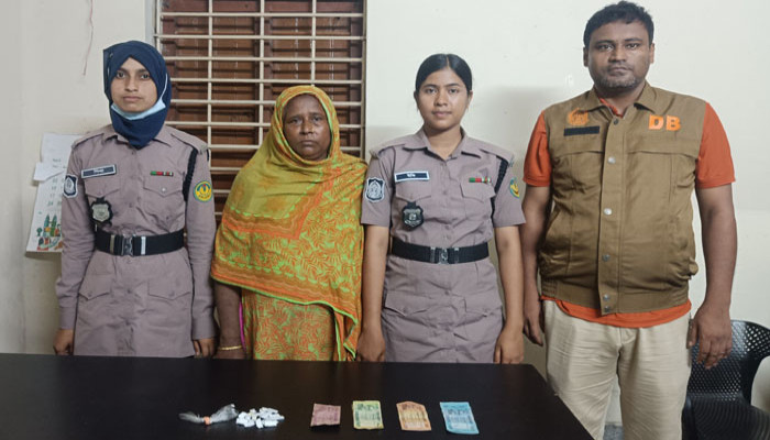 নগরীর শেখেরচকে হেরোইন-ইয়াবাসহ নারী মাদক কারবারী