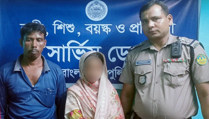 নগরীর বেলপুকুর থানা পুলিশের তৎপরতায় উদ্ধার কিশোরী পরিবারের কাছে হস্তান্তর