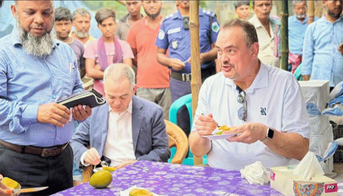 রাজশাহী সফরে আম শিল্প নিয়ে আগ্রহ মার্কিন রাষ্ট্রদূতের