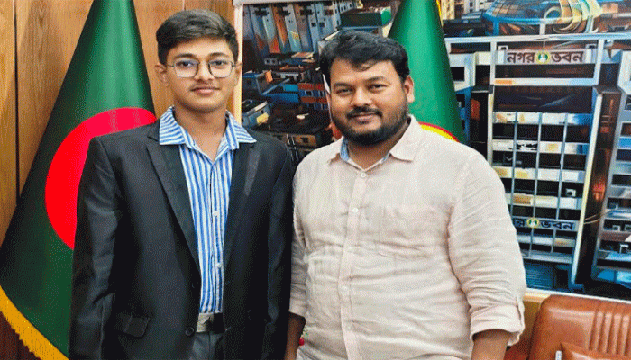 রাসিক প্রশাসকের সাথে মেধাবী শিক্ষার্থী ত্বাকির সাক্ষাৎ