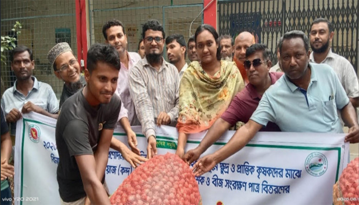মোহনপুরে কৃষি প্রণোদনা বিতরণ উদ্বোধন