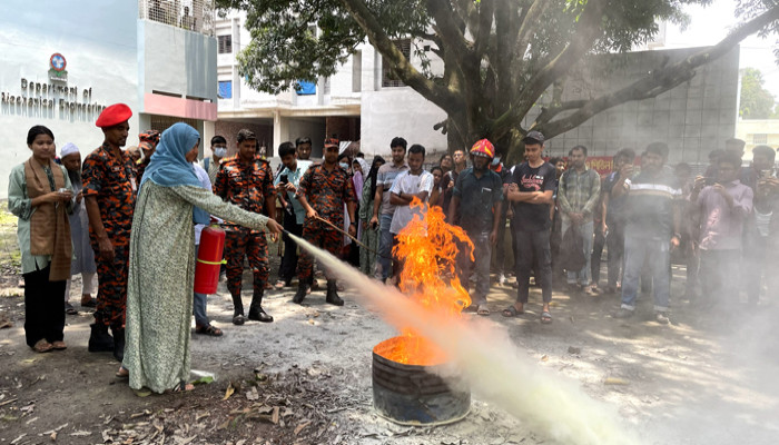 রুয়েটে ফায়ার সেফটি এডুকেশন বিষয়ক প্রশিক্ষণ অনুষ্ঠিত