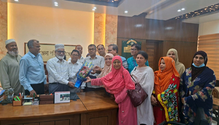 রাজশাহী জেলা পরিষদ প্রশাসককে কমেলা হক ডিগ্রি কলেজের ফুলেল শুভেচ্ছা