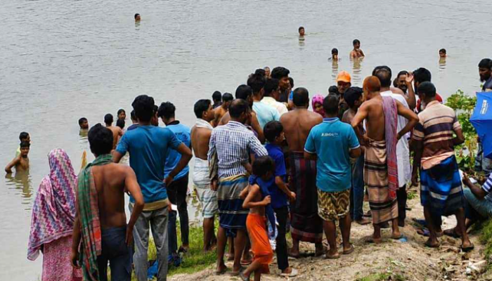 চাঁপাইনবাবগঞ্জে  বন্ধুদের সঙ্গে নদীতে নেমে স্কুলছাত্রের মৃত্যু