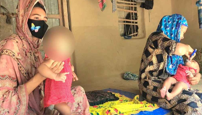 ​ঝিনাইদহে জমজ কন্যা জন্ম দেওয়ায় স্ত্রীকে তালাক দিলেন স্বামী 