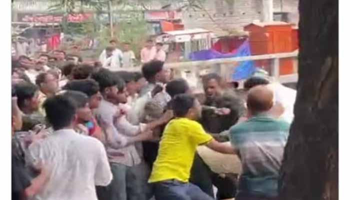রাজশাহী সিটি কলেজে ছাত্রদলের কমিটি গঠন নিয়ে দুই গ্রুপের সংঘর্ষ, উত্তেজনা