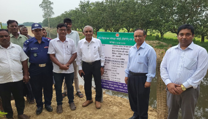 গোদাগাড়ীর বোয়ালা বিল ও দমদমা খাড়ি প্রকল্প পরিদর্শনে দুর্যোগ ব্যবস্থাপনা অধিদপ্তরের মহাপরিচালক