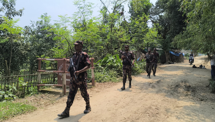 ঠাকুরগাঁও সীমান্ত টহলে হিমশিম খাচ্ছে বিজিবি-৩৭০ কিঃমি কাঁচা সড়ক যেন মরণফাঁদ