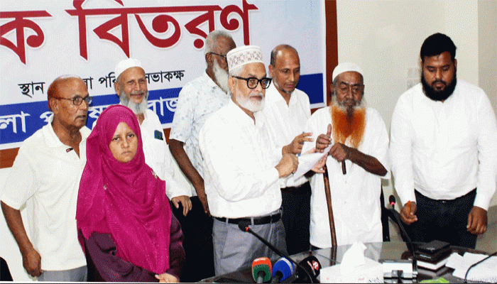 বীর মুক্তিযোদ্ধাদের মাঝে জেলা পরিষদের চেক বিতরণ ও আলোচনা সভা অনুষ্ঠিত