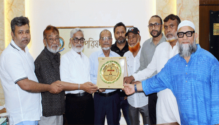 রাজশাহী জেলা পরিষদ প্রশাসক বীর মুক্তিযোদ্ধা অ্যাড. মো.এরশাদ আলী (ঈশা)-কে আরসিসিআইর শুভেচ্ছা স্মারক প্রদান