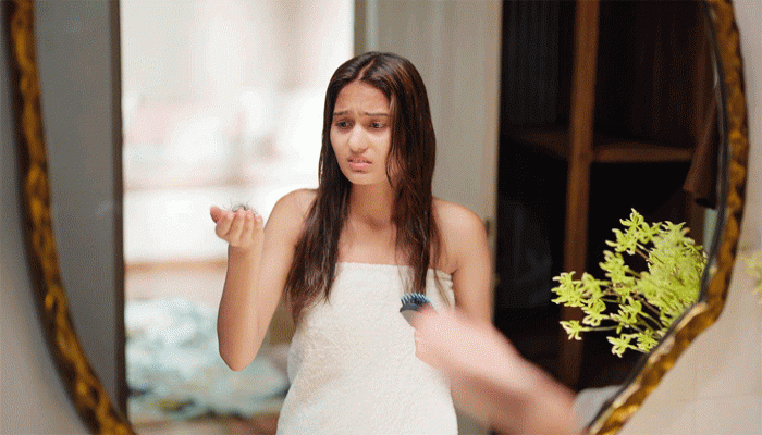 গোছা গোছা চুল ঝরে পড়ছে, থালায় রাখুন ৫ খাবার, মজবুত হবে গোড়া