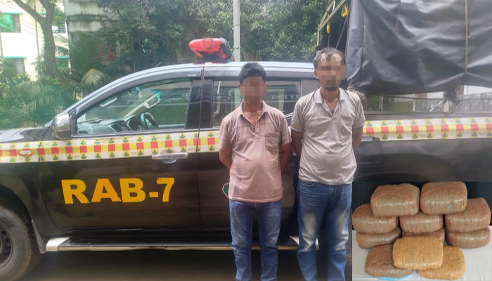 ফেনীতে ১৯ কেজি গাঁজাসহ দুই মাদক কারবারি আটক