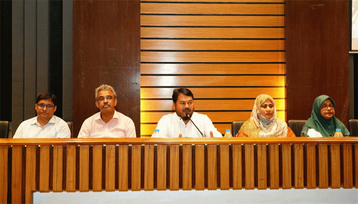 রাসিক প্রশাসকের সাথে বিভিন্ন পৌরসভাসমূহের বর্জ্য শাখার কর্মচারী প্রশিক্ষণার্থীদের মতবিনিময়