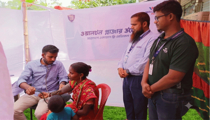নিয়ামতপুরে ওয়ালটন প্লাজার উদ্যোগে ফ্রী মেডিকেল ক্যাম্প
