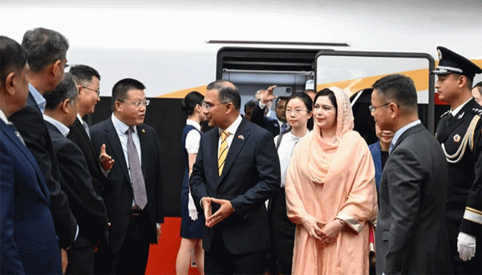 বুলেট ট্রেনে বেইজিং পৌঁছেছেন প্রধানমন্ত্রী