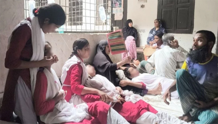 ক্লাসে ‘বডি স্প্রে’ ব্যবহার, অসুস্থ হয়ে ১৫ শিক্ষার্থী হাসপাতালে