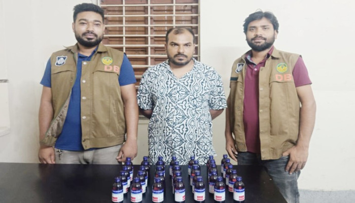 নগরীর বোয়ালিয়ায় ইসকাফ সিরাপসহ মাদক কারবারি সুইট গ্রেপ্তার