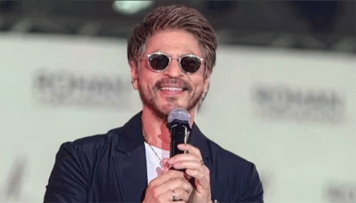 ‘স্বামীর চেয়েও আপনাকে বেশি ভালবাসি’, ভক্তের কথায় লজ্জা পেলেন শাহরুখ