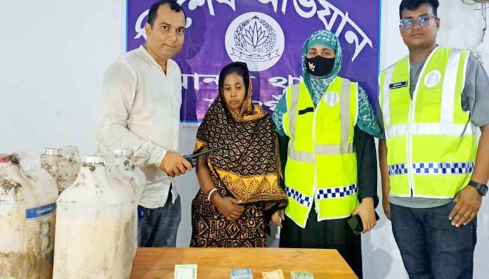 নওগাঁর মান্দায় এক নারী মাদককারবারি গ্রেপ্তার